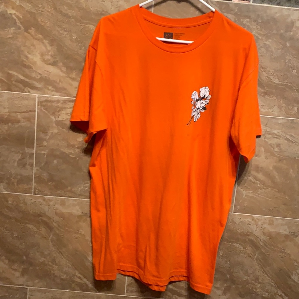EXCLUSIVE! T SHIRT WITH GRAPHIC DESIGN